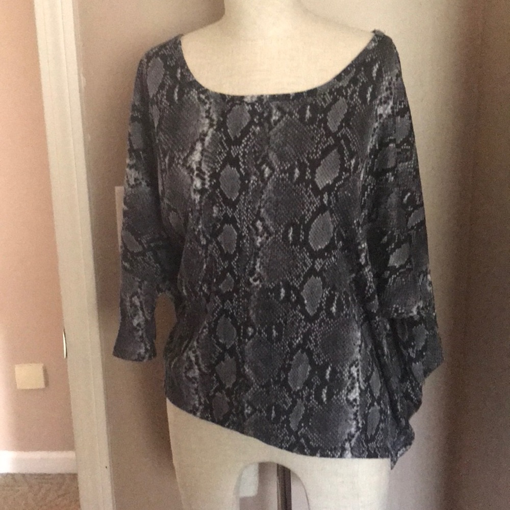 Express 3 quarter sleeve top